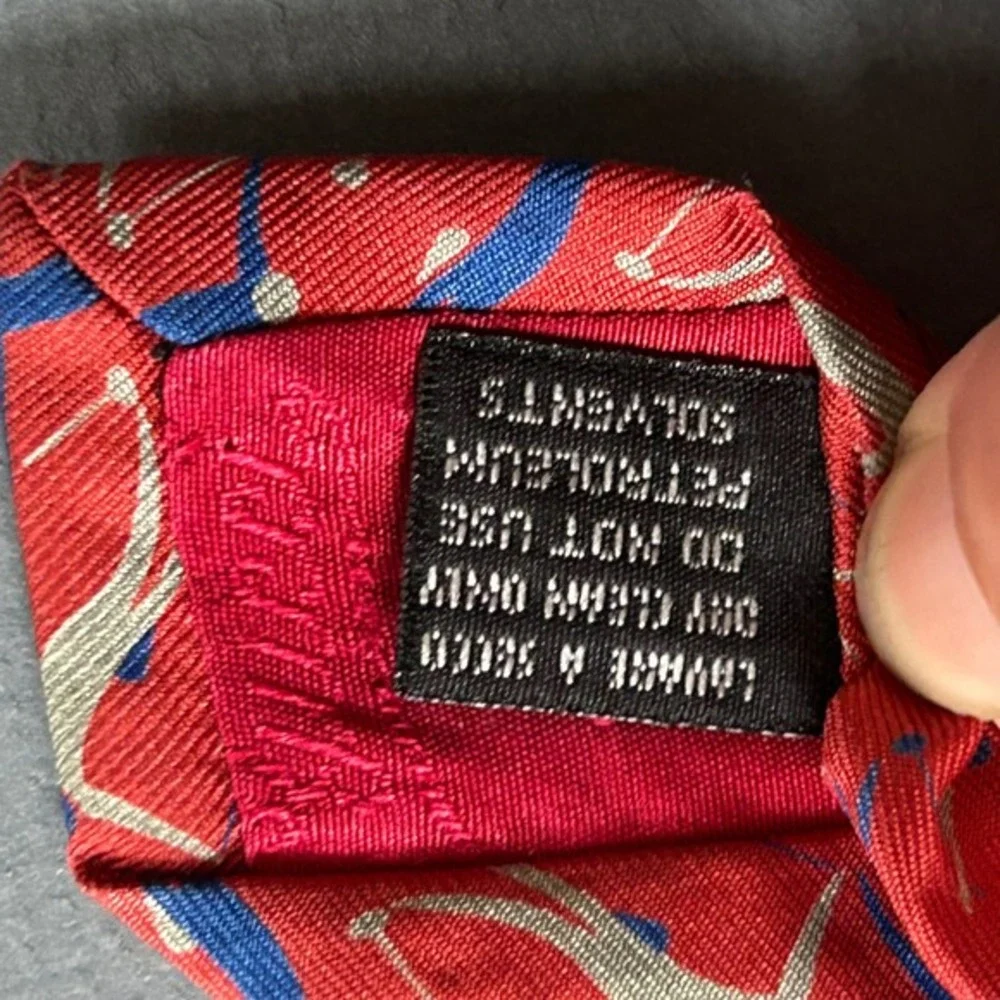 Gucci Tie Red Skier Novelty Silk Italy Vintage Skiing Winter Holidays‎